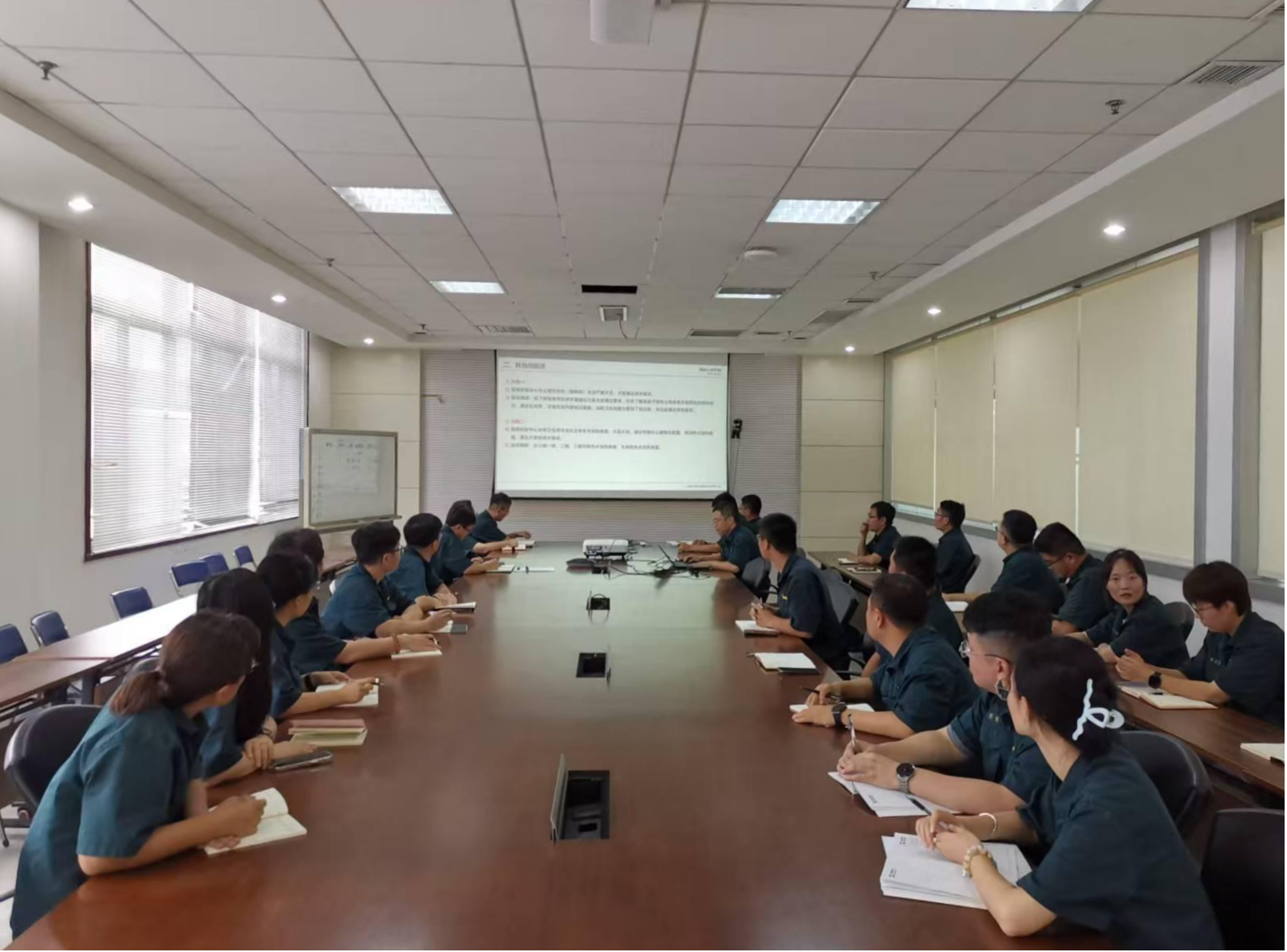 山重建機(jī)黨委副書(shū)記、總經(jīng)理張永偉到所在黨支部聯(lián)系點(diǎn)開(kāi)展專題調(diào)研